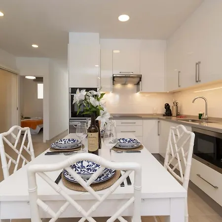 Sea Breeze Frontline Apartment *